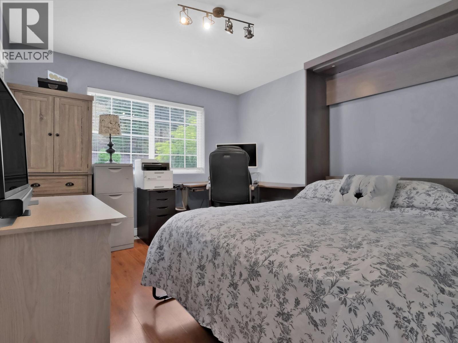 7200 VICTORIA Road S - 10