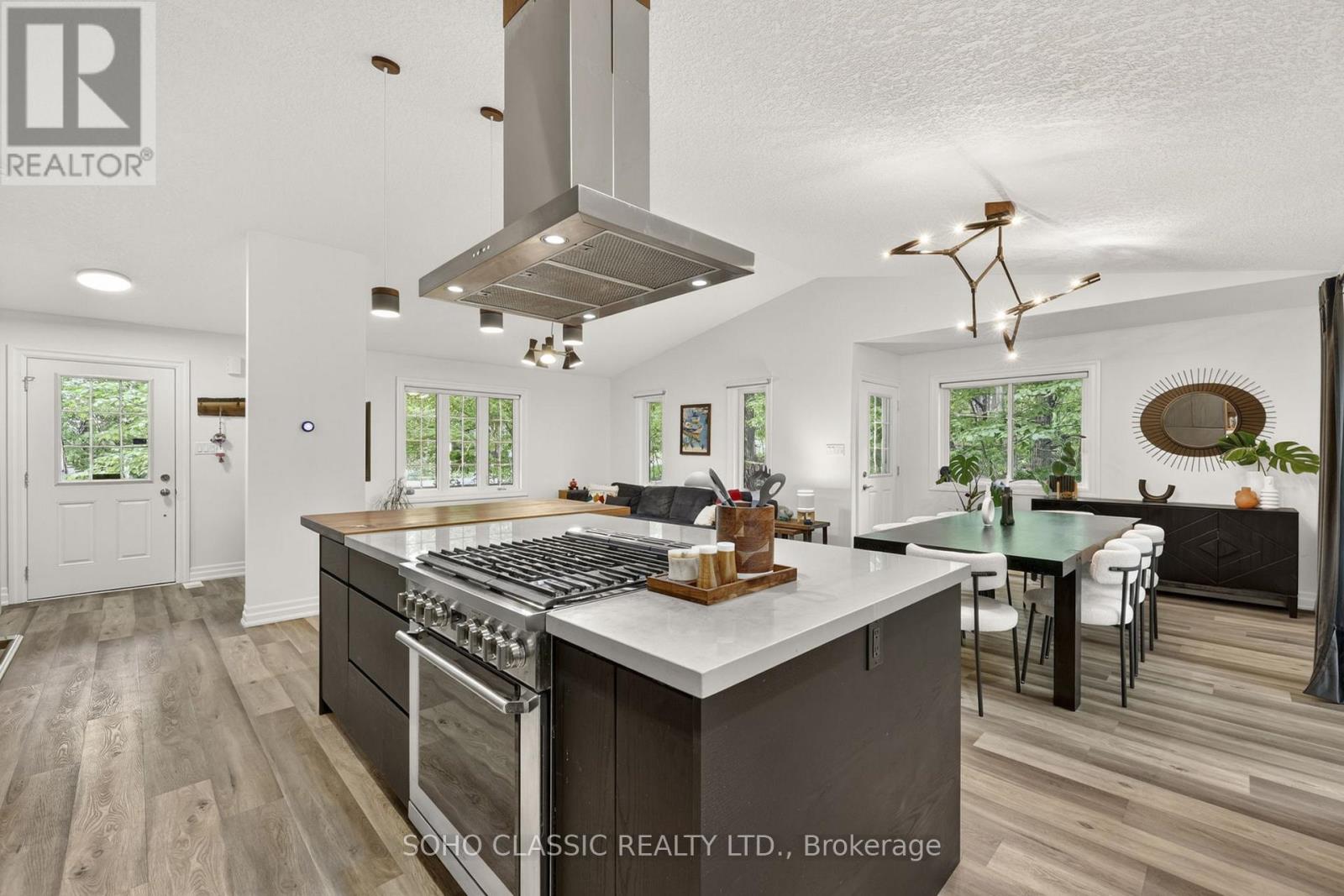 16 ONEIDA AVENUE - 13