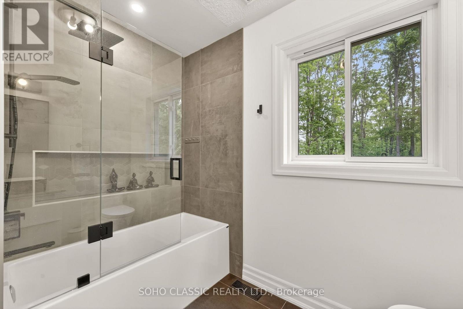 16 ONEIDA AVENUE - 22