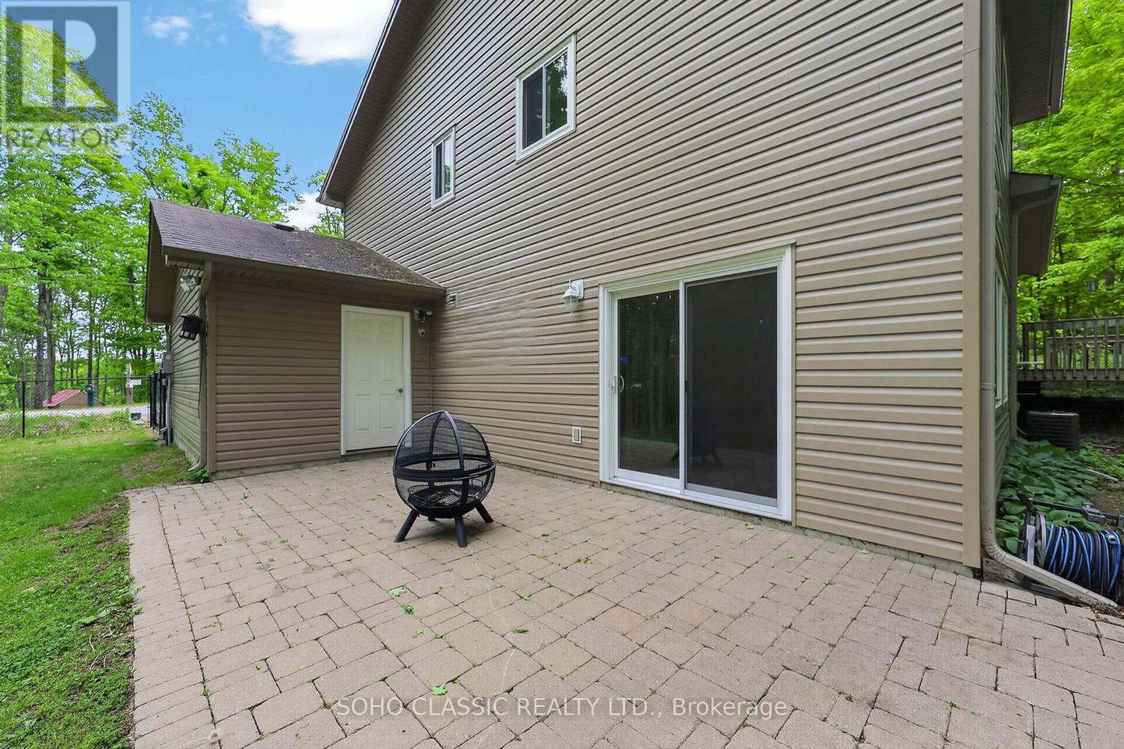 16 ONEIDA AVENUE - 31