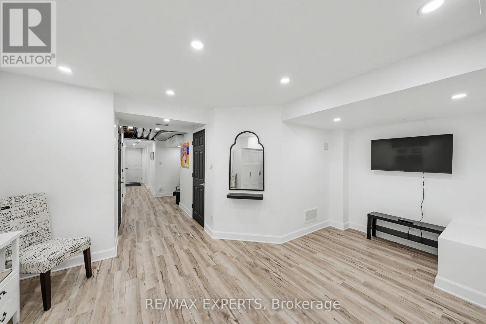 8 MORRA AVENUE - 40