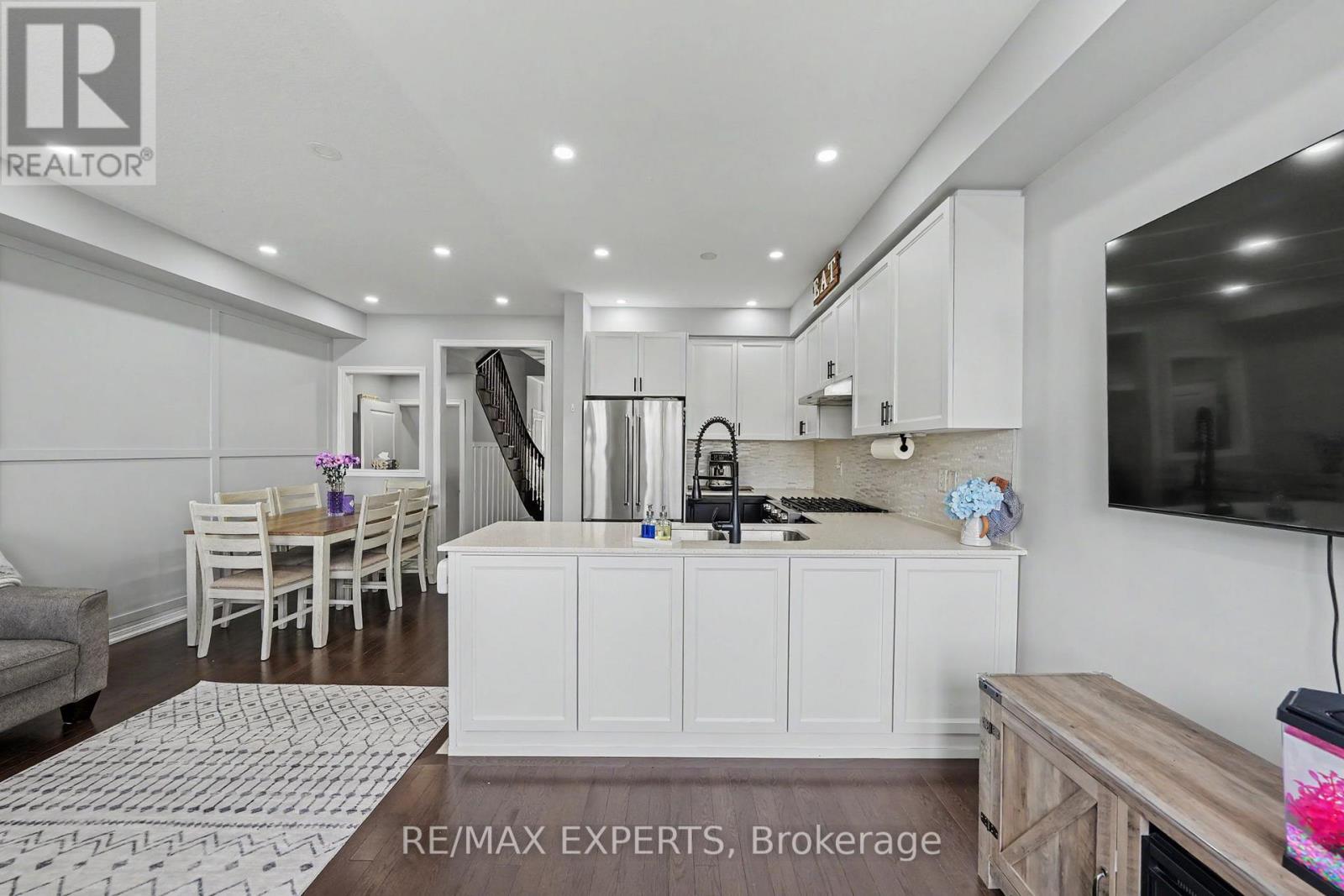 8 MORRA AVENUE - 7