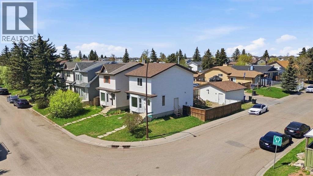 58 Taraglen Road NE - 39