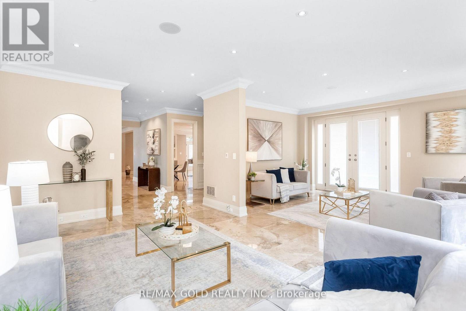 1 LISSOM CRESCENT - 12