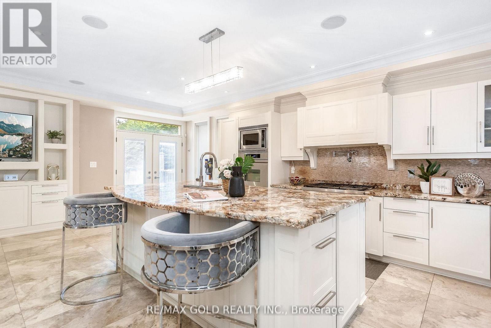1 LISSOM CRESCENT - 19