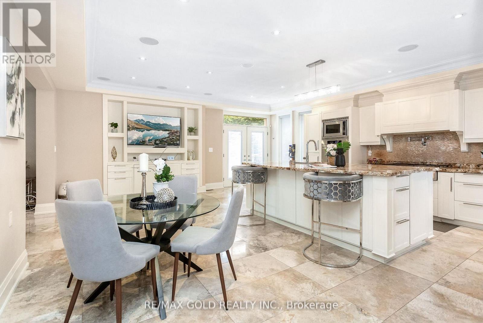 1 LISSOM CRESCENT - 16