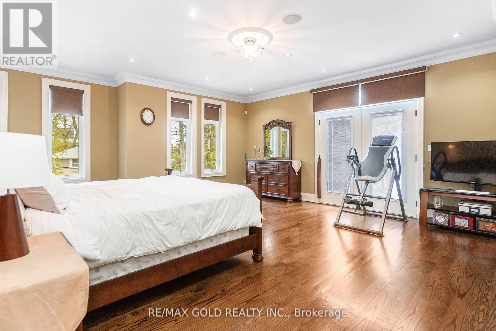 1 LISSOM CRESCENT - 21