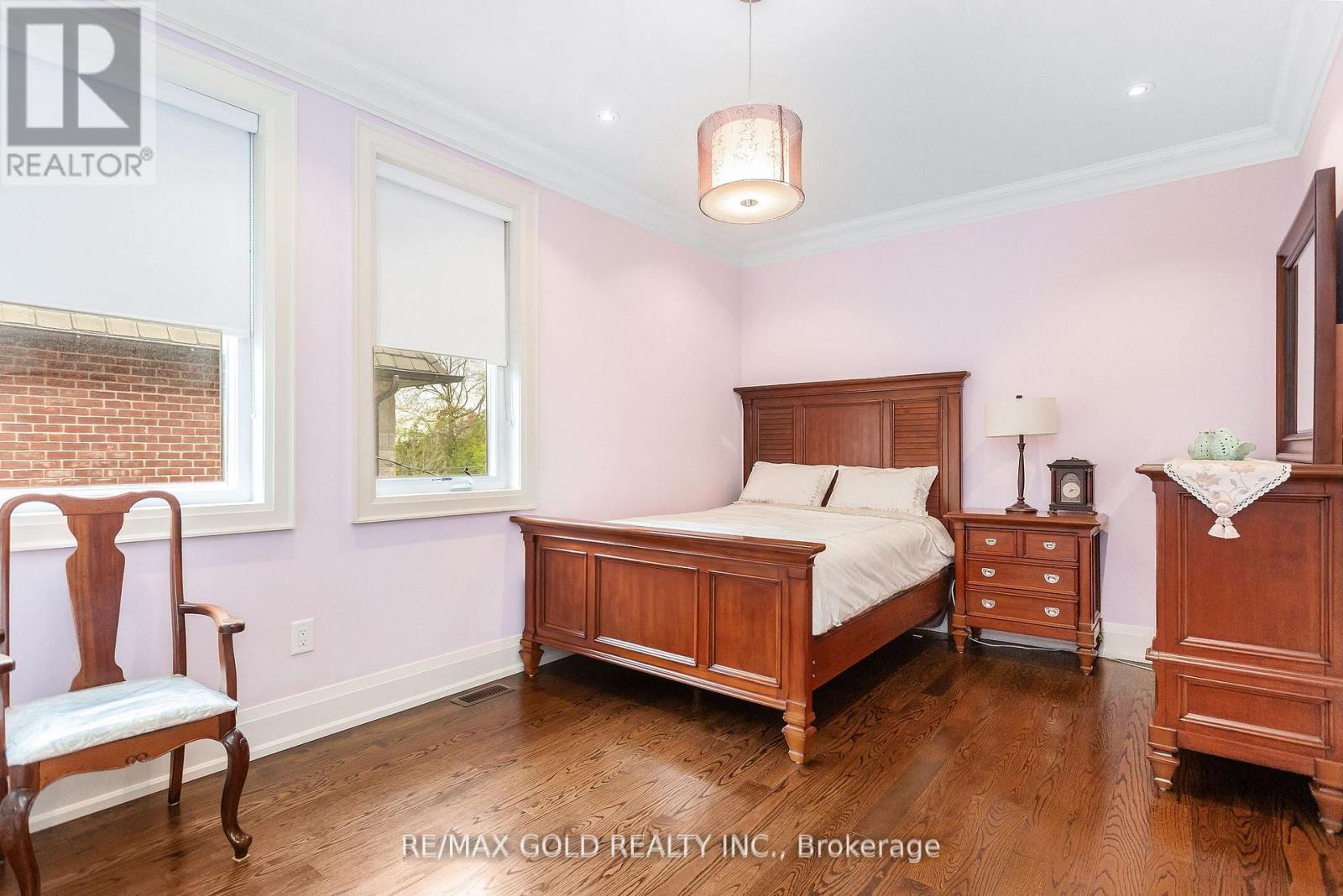 1 LISSOM CRESCENT - 27