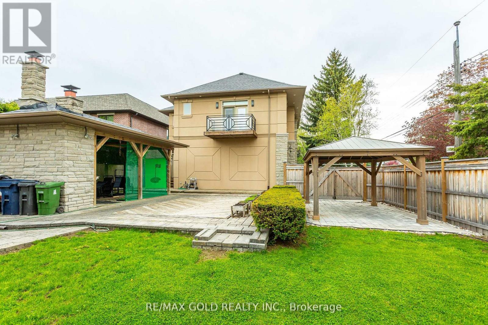 1 LISSOM CRESCENT - 39
