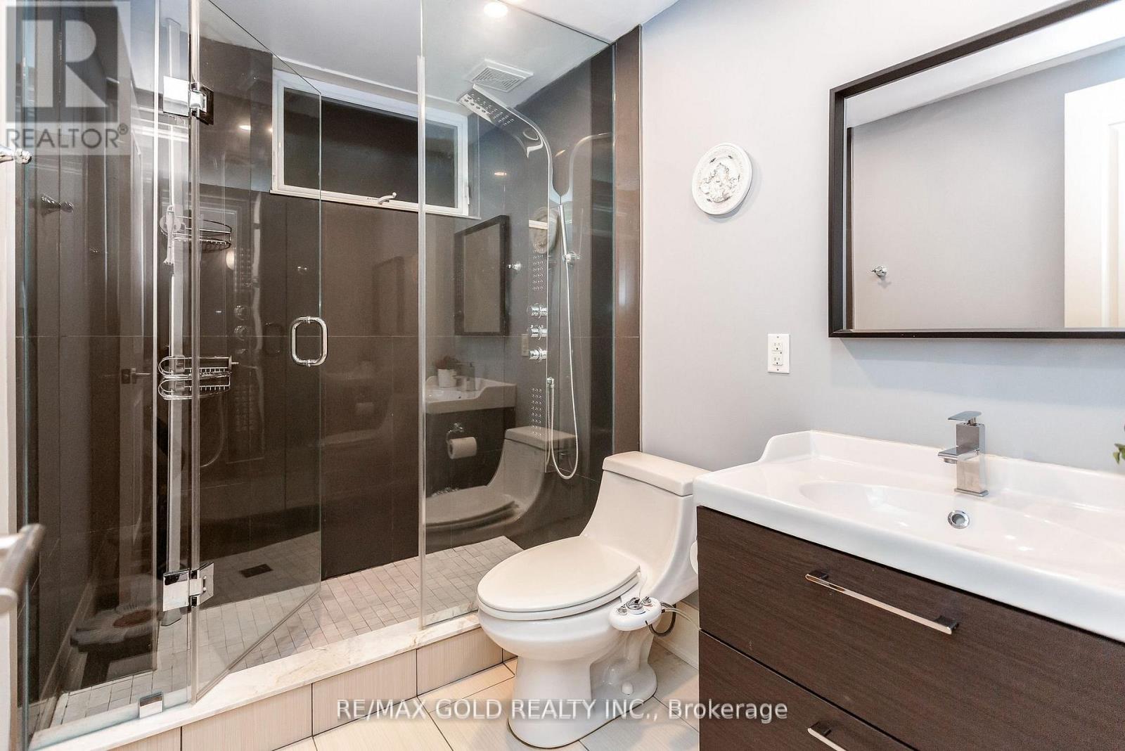 1 LISSOM CRESCENT - 33