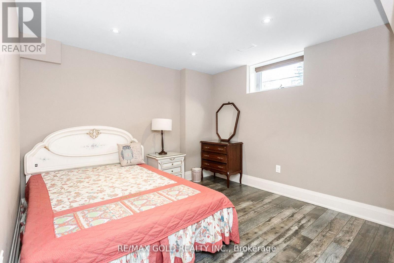 1 LISSOM CRESCENT - 43