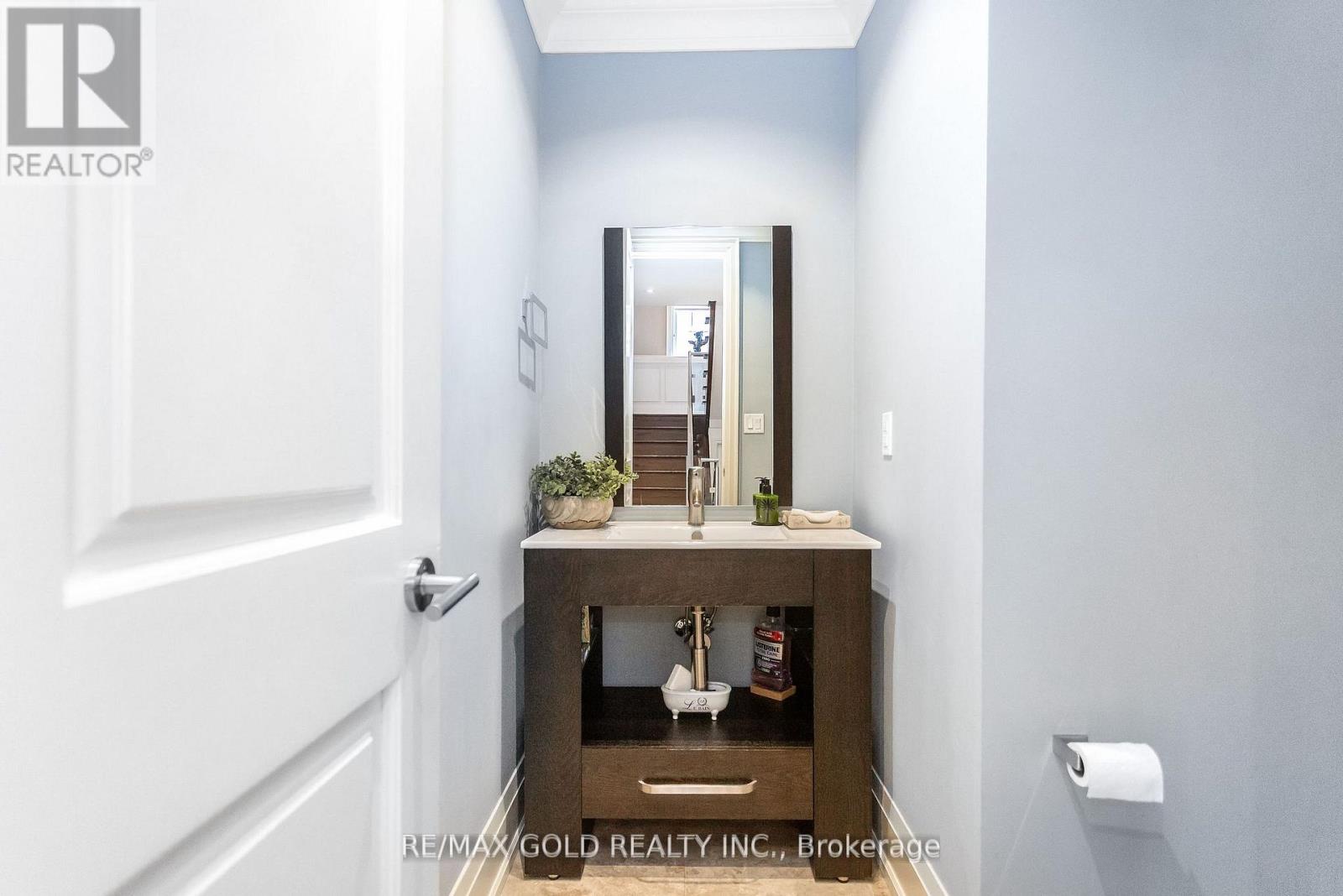 1 LISSOM CRESCENT - 40