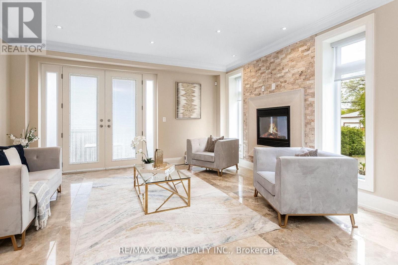 1 LISSOM CRESCENT - 9