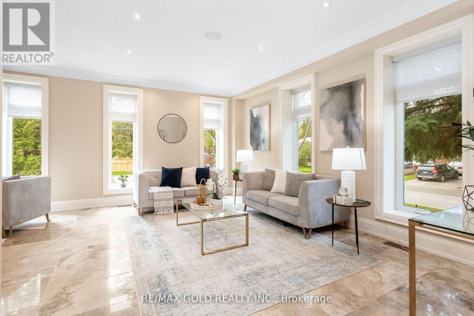 1 LISSOM CRESCENT - 7