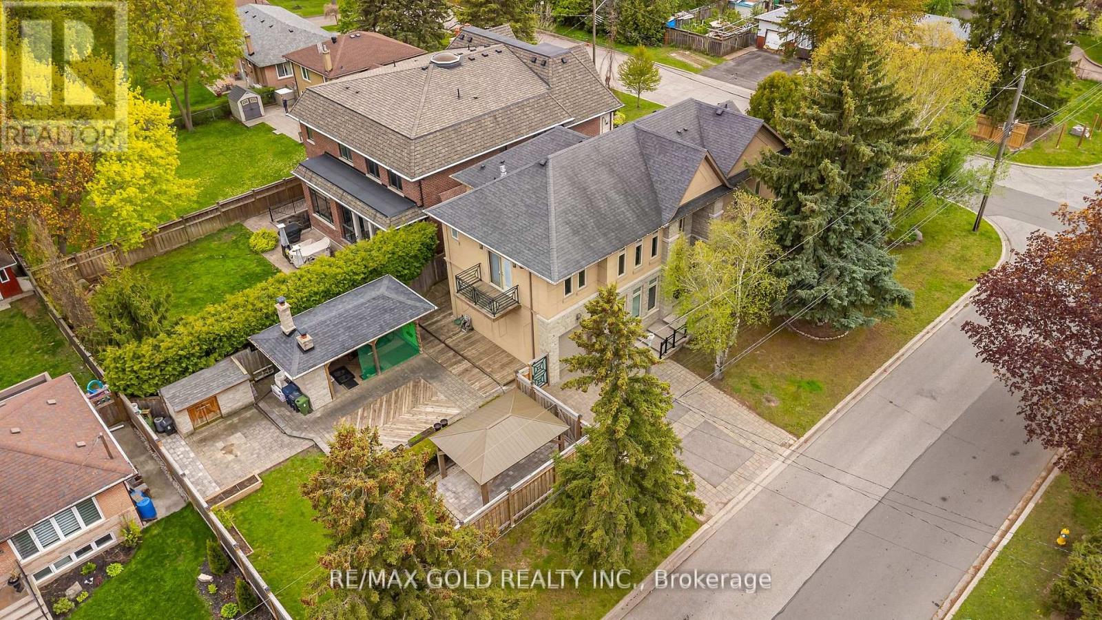 1 LISSOM CRESCENT - 44