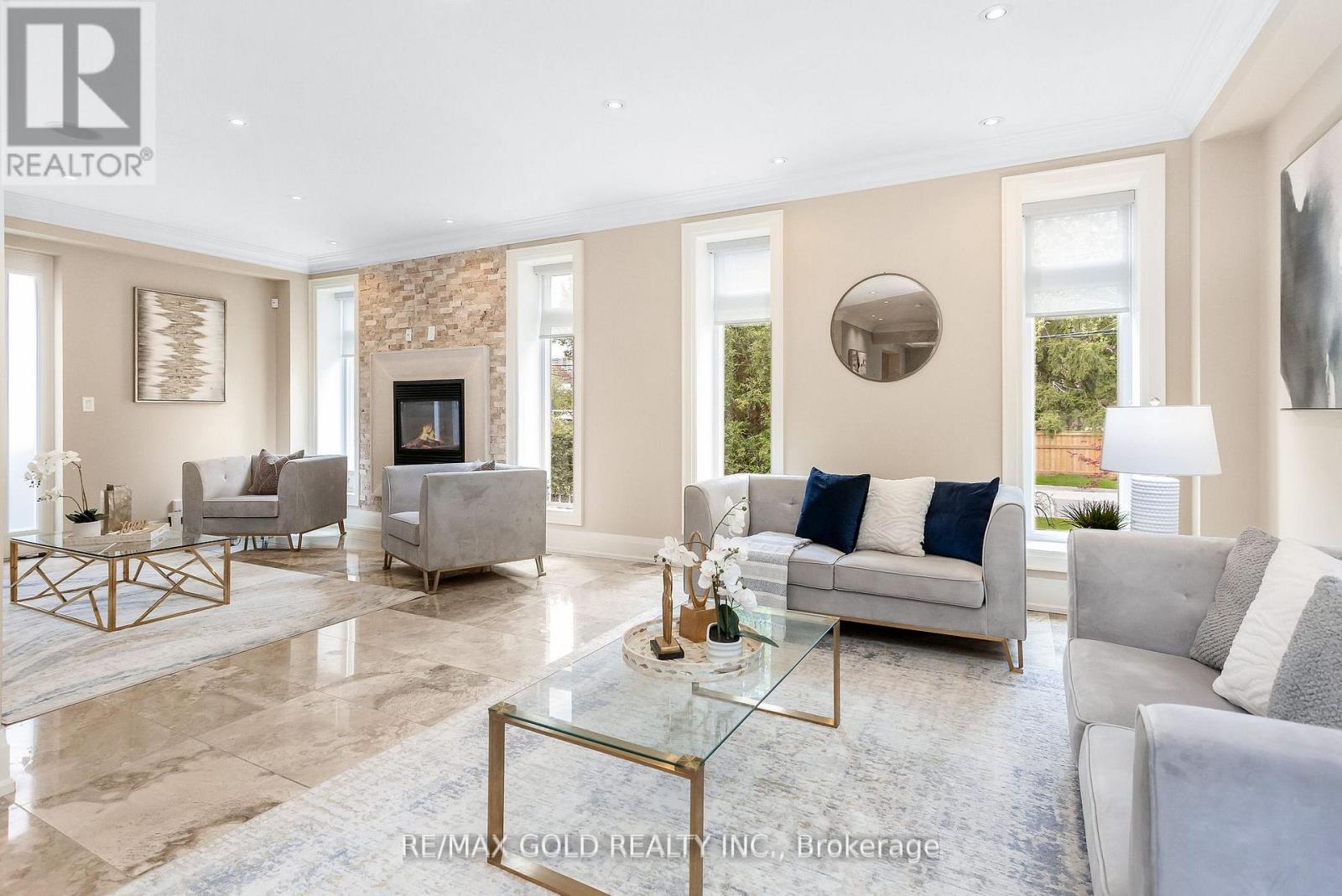 1 LISSOM CRESCENT - 8