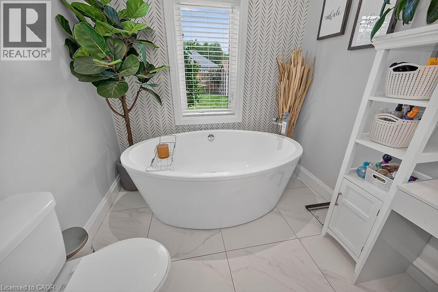 42 BLUENOSE Drive - 23