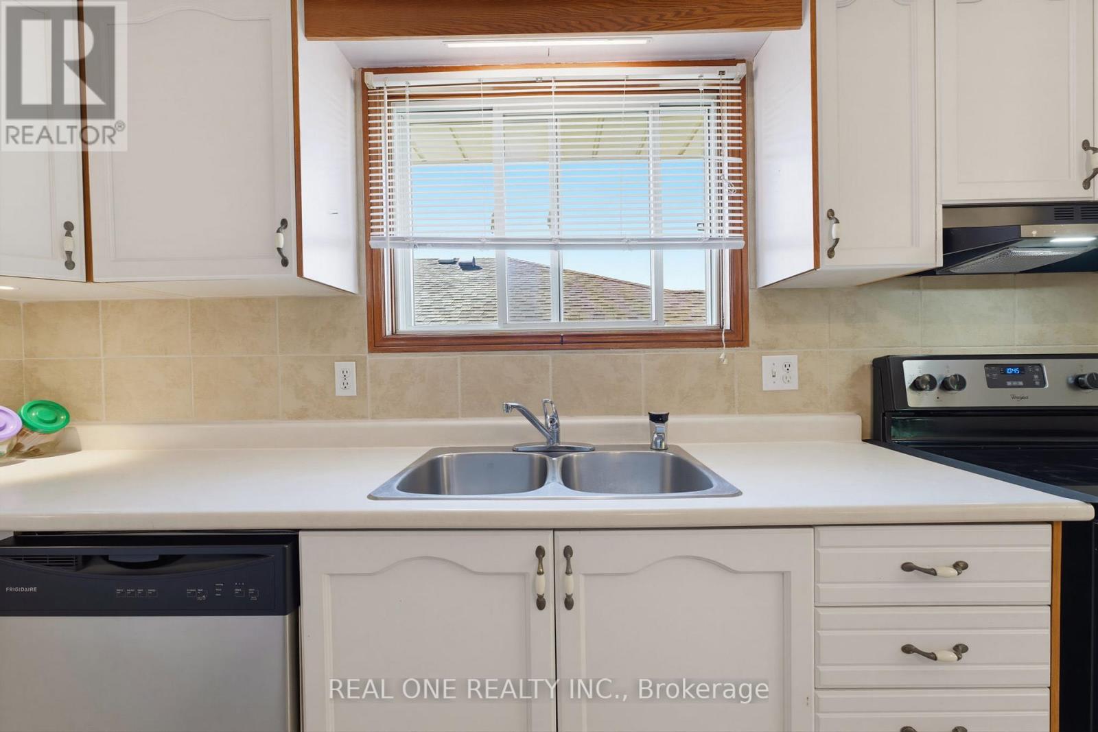 47 TRILLIUM WAY - 11