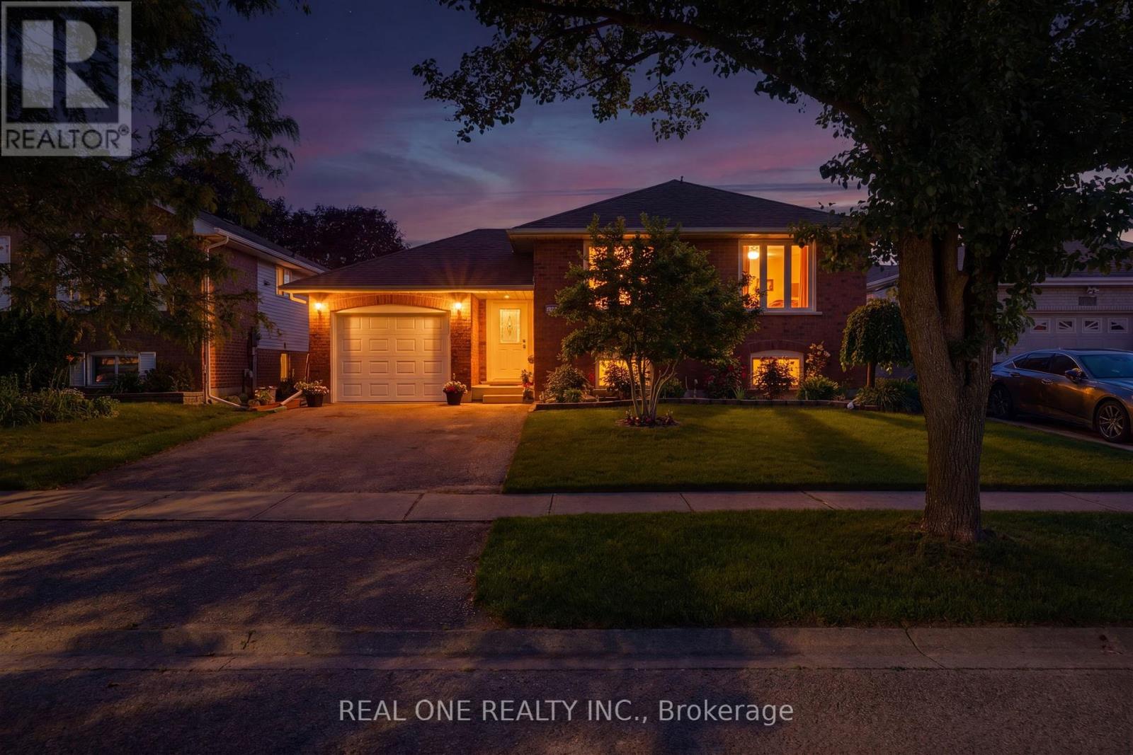 47 TRILLIUM WAY - 2