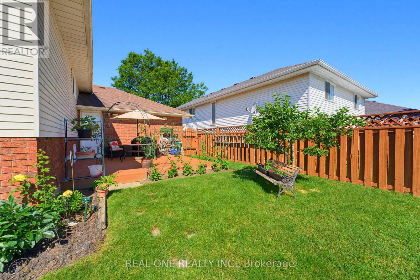 47 TRILLIUM WAY - 28
