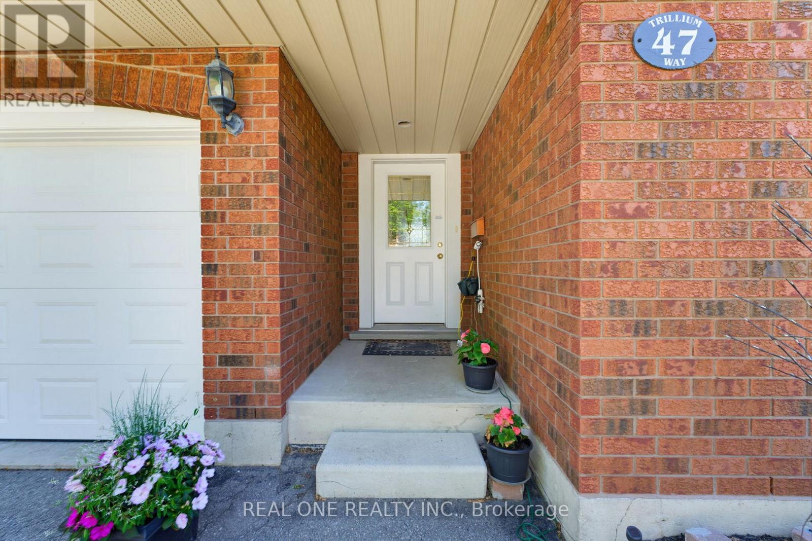 47 TRILLIUM WAY - 4