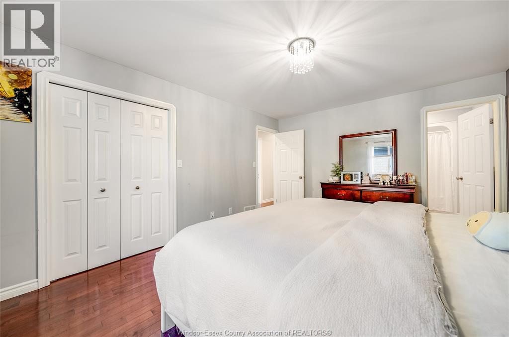 1596 MORNINGSTAR AVENUE - 22