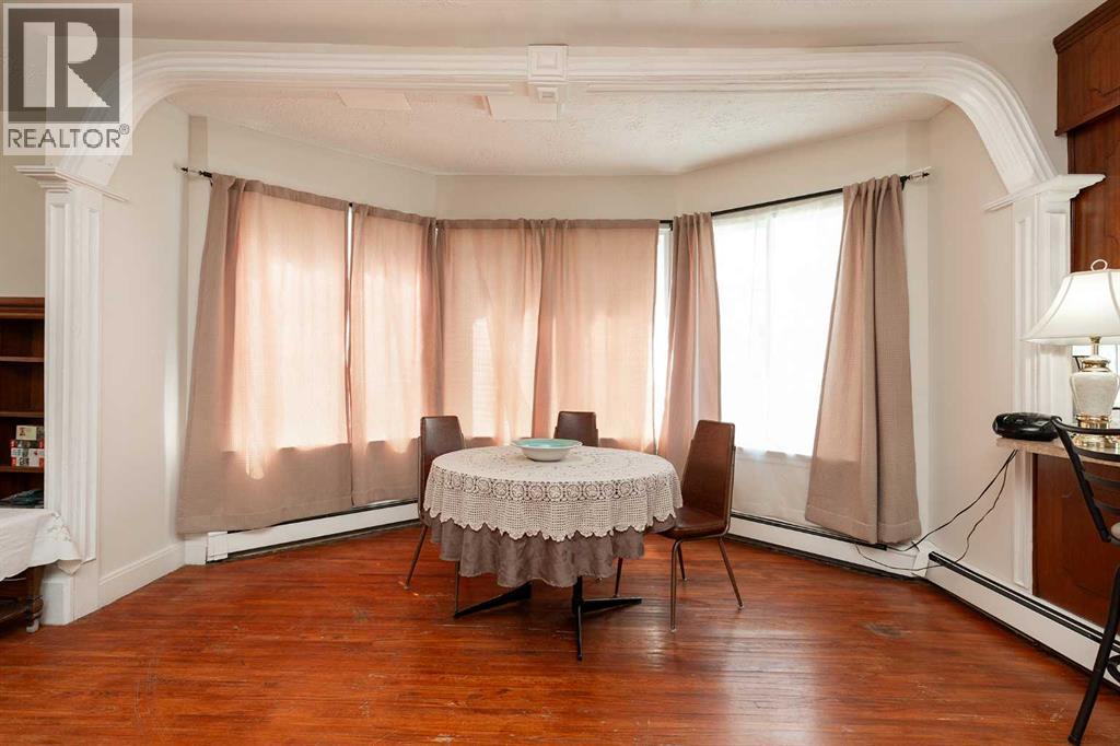 #1-5 622 10 Street S - 9