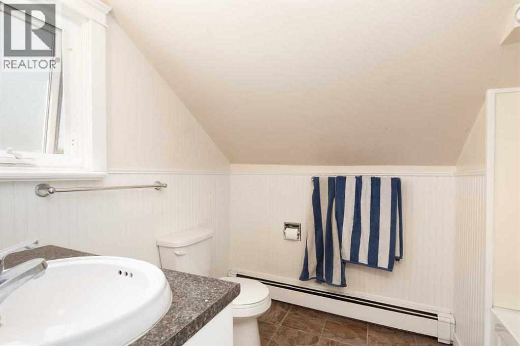 #1-5 622 10 Street S - 34