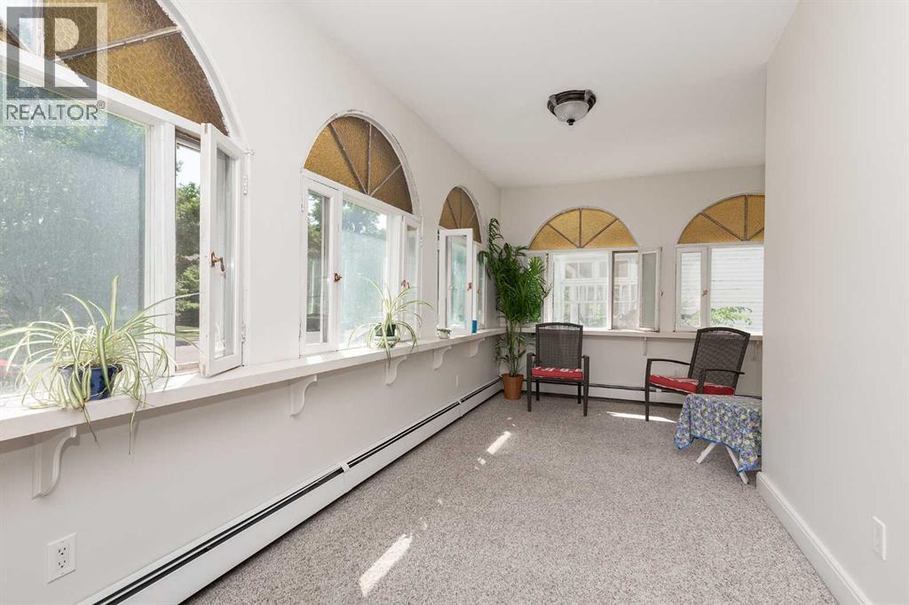 #1-5 622 10 Street S - 16