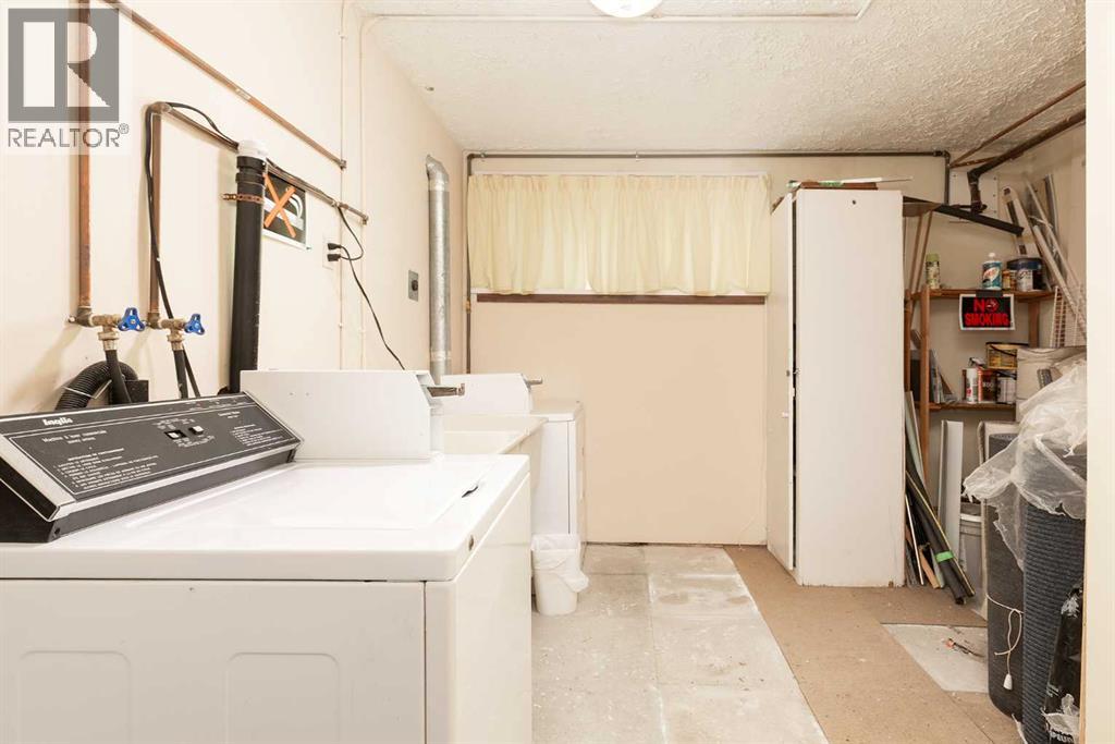 #1-5 622 10 Street S - 44