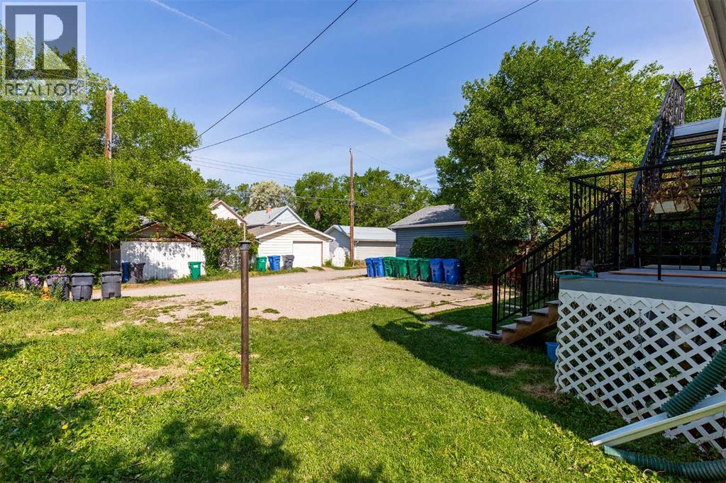#1-5 622 10 Street S - 48