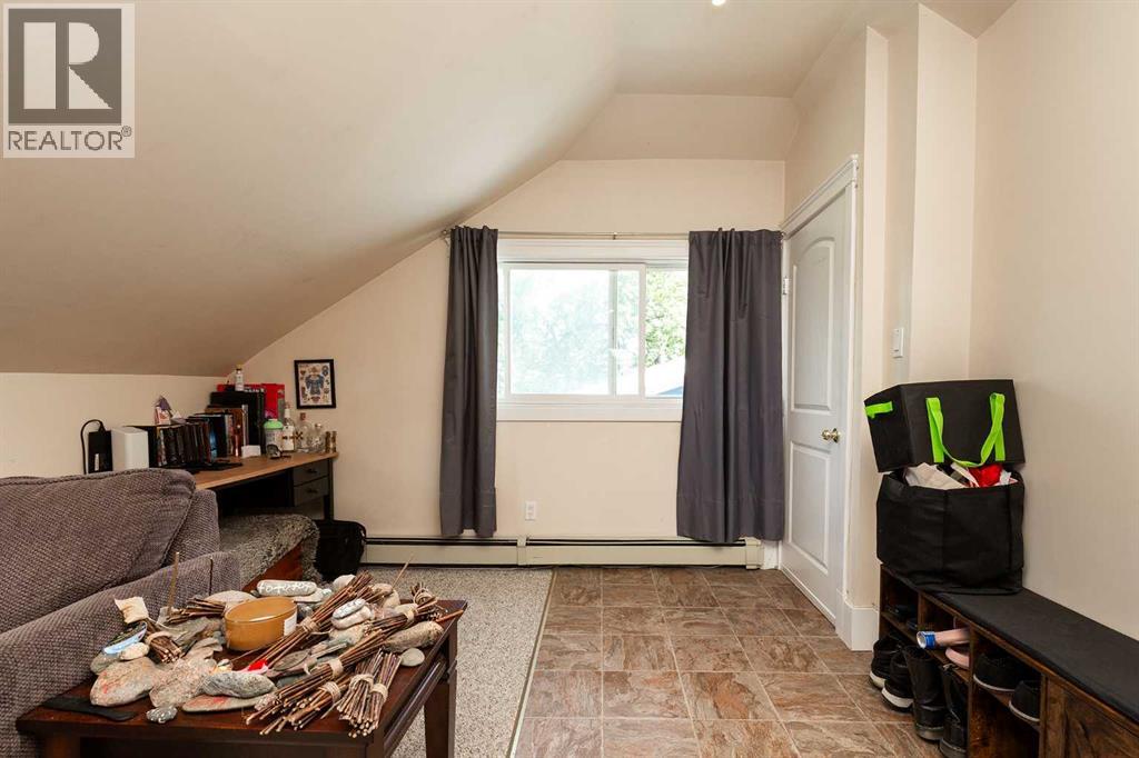 #1-5 622 10 Street S - 29