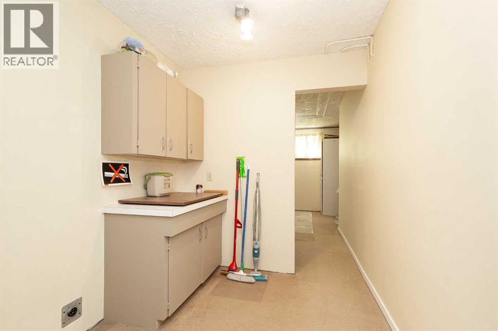 #1-5 622 10 Street S - 43
