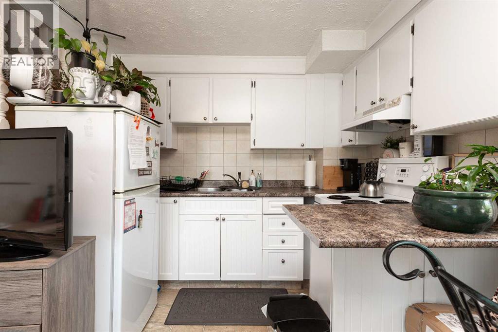 #1-5 622 10 Street S - 24
