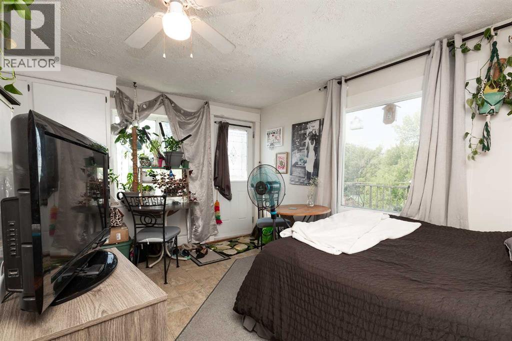 #1-5 622 10 Street S - 23