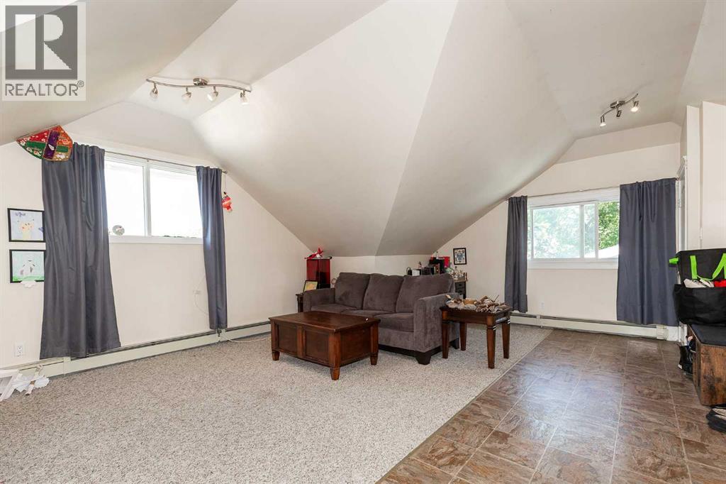 #1-5 622 10 Street S - 30