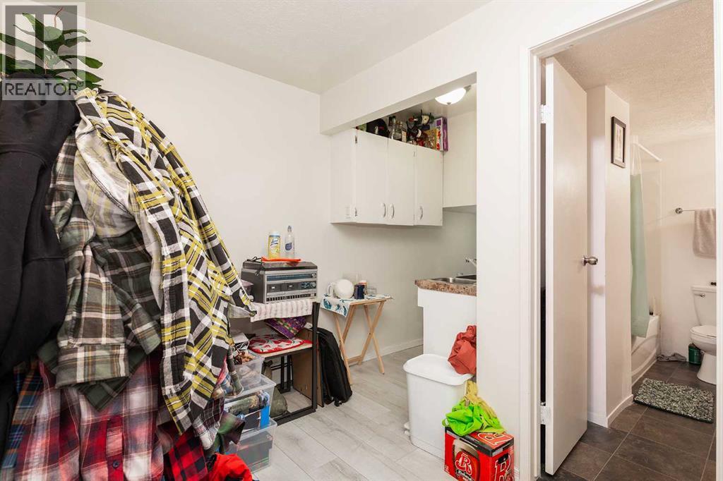 #1-5 622 10 Street S - 36