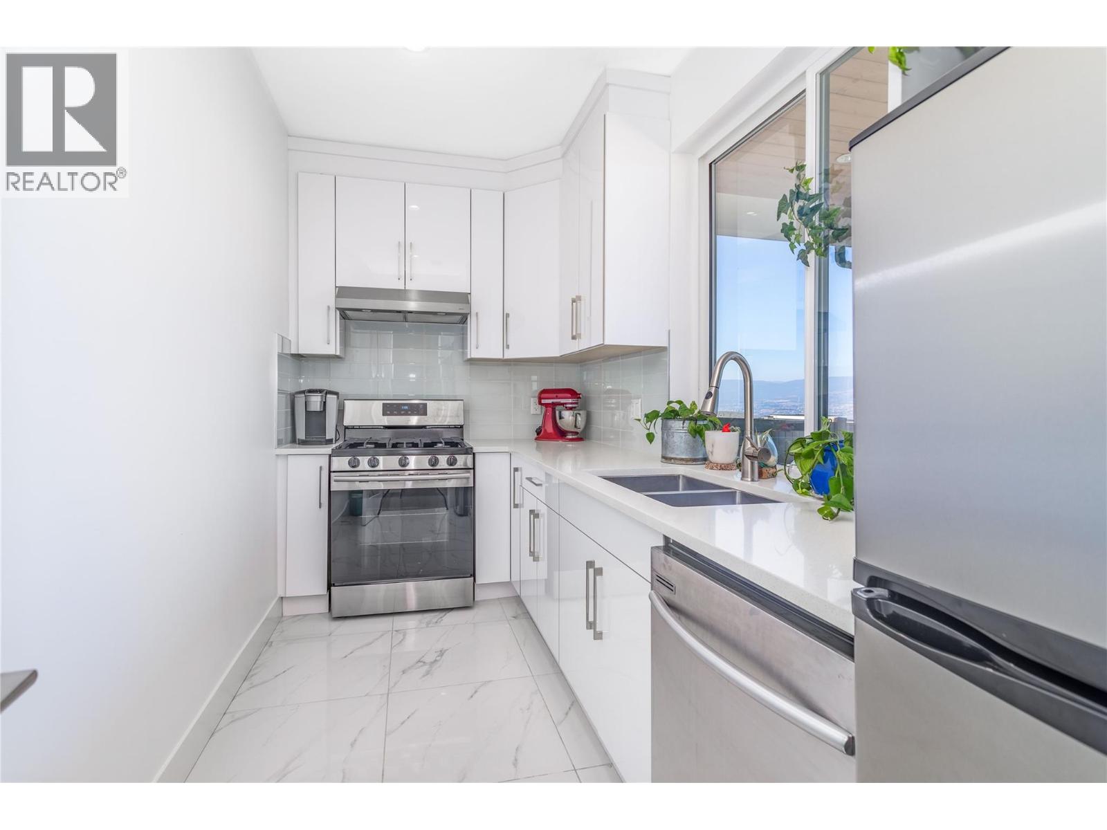 1016 CLARANCE Avenue - 15