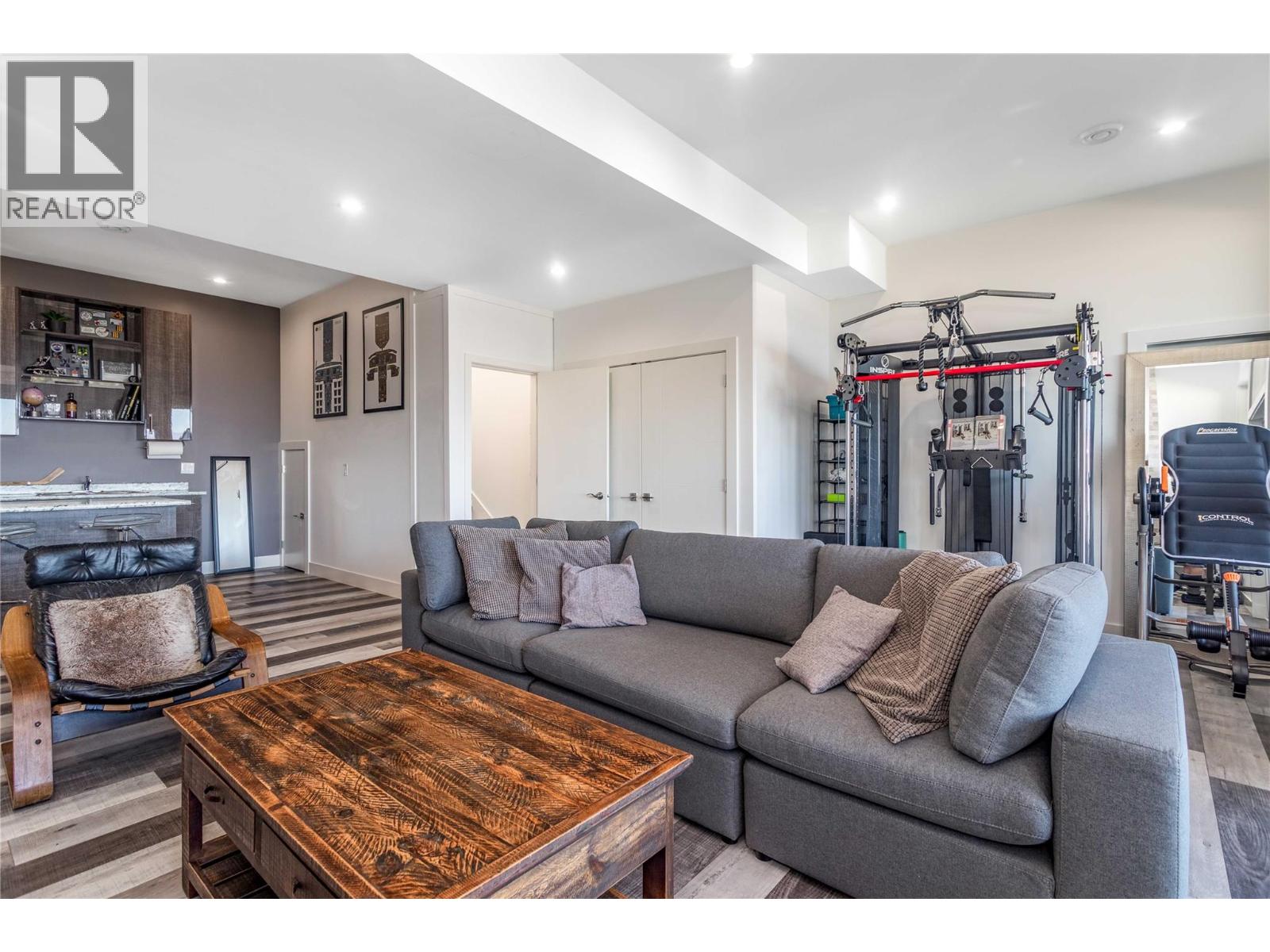 1016 CLARANCE Avenue - 28
