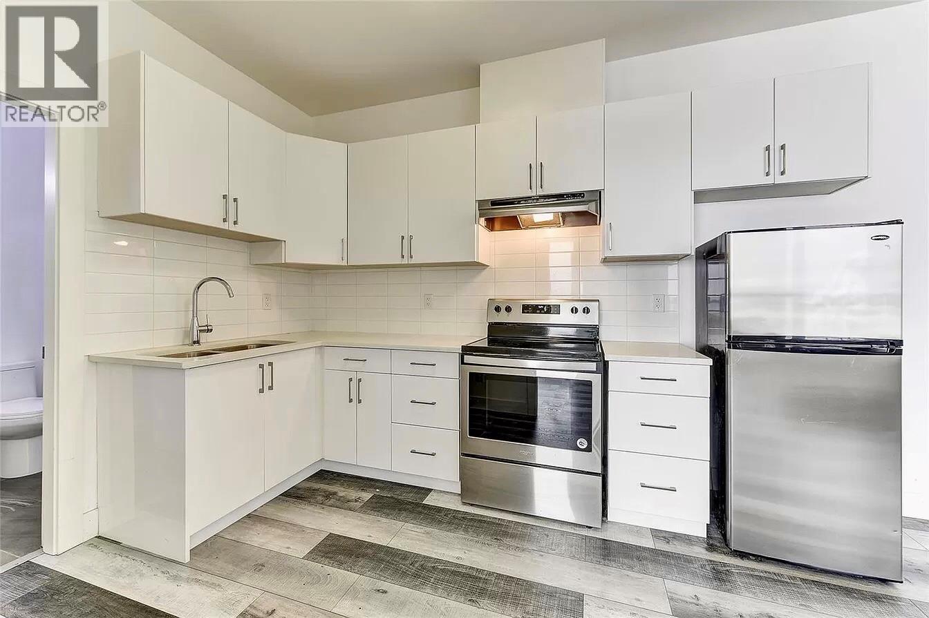1016 CLARANCE Avenue - 52