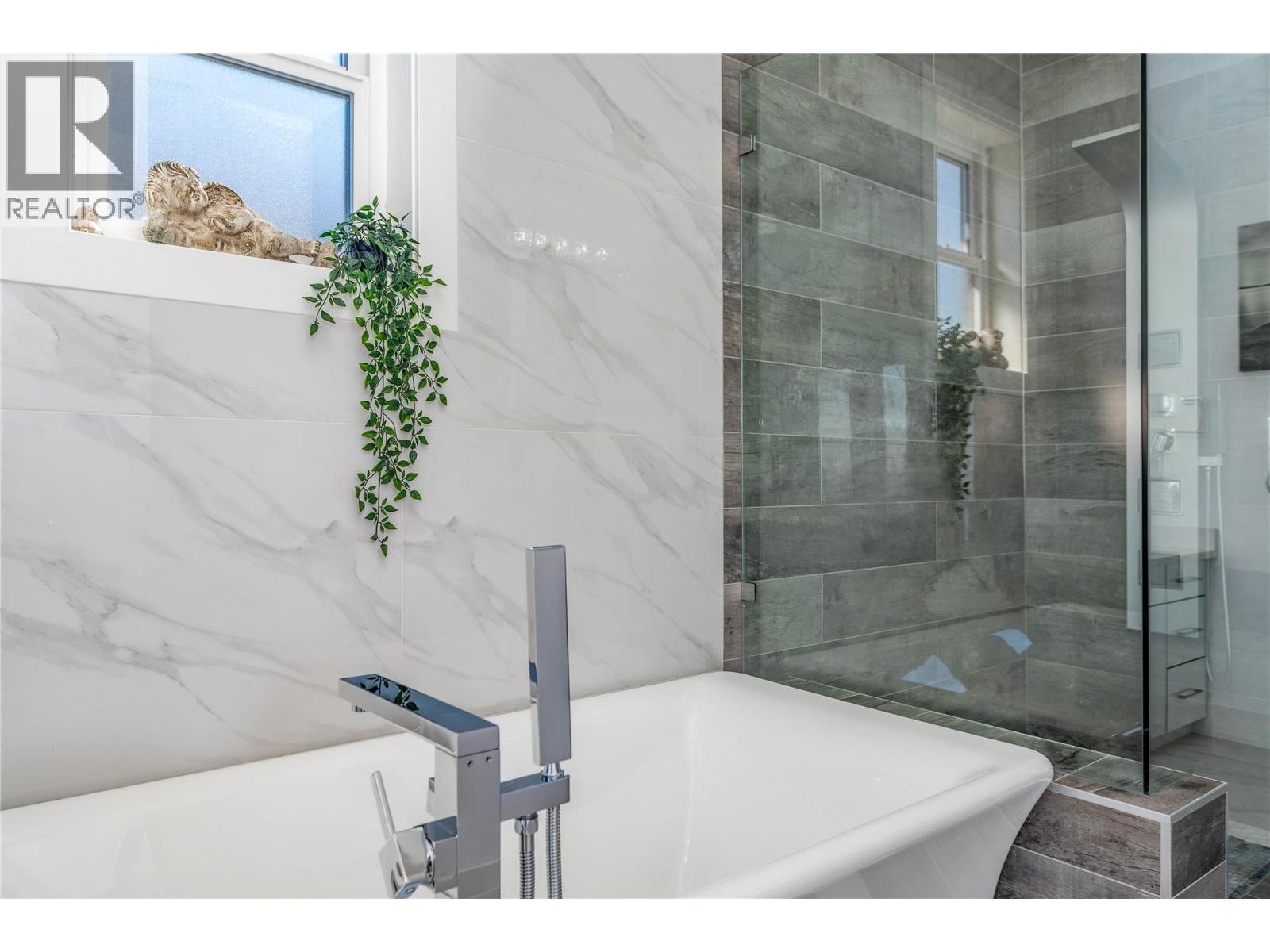 1016 CLARANCE Avenue - 21