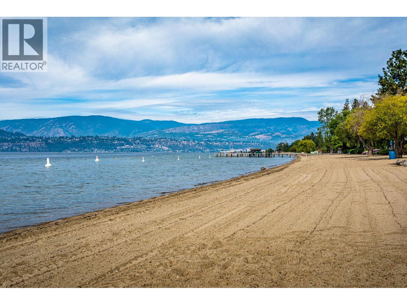 1016 CLARANCE Avenue - 65