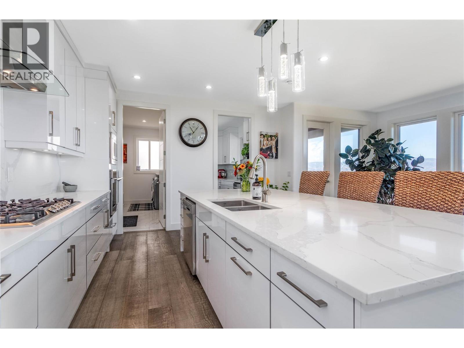1016 CLARANCE Avenue - 13