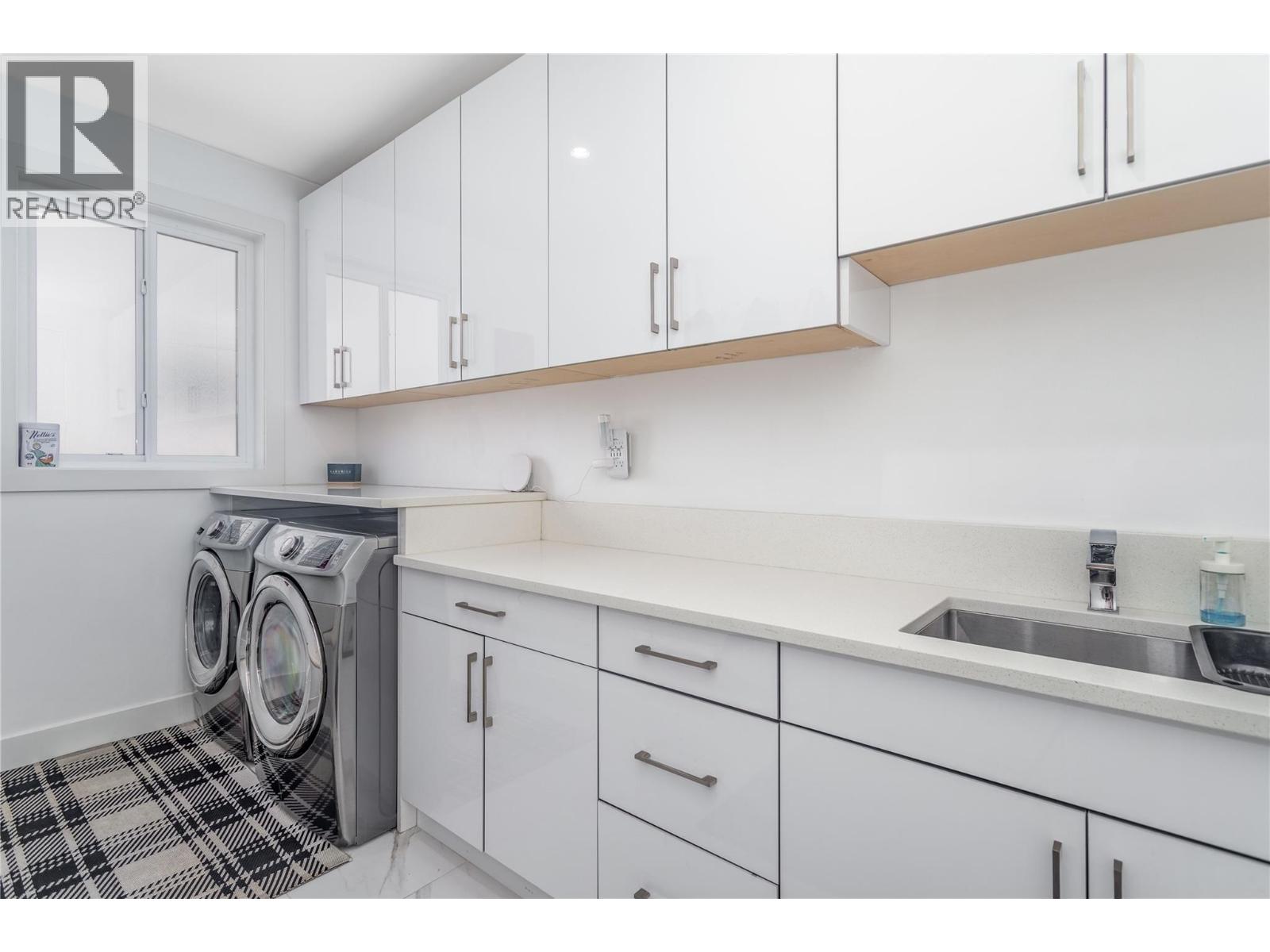 1016 CLARANCE Avenue - 24