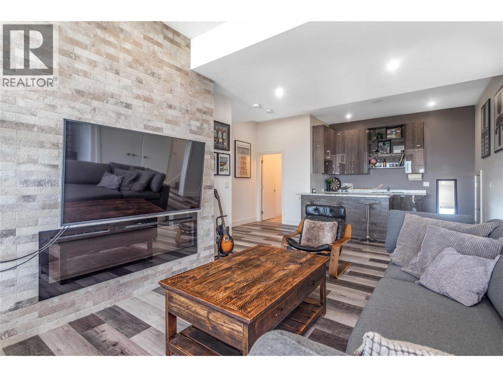 1016 CLARANCE Avenue - 27