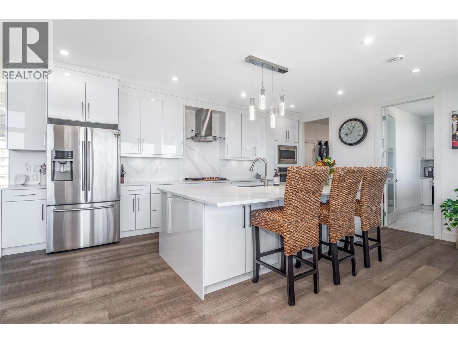 1016 CLARANCE Avenue - 11