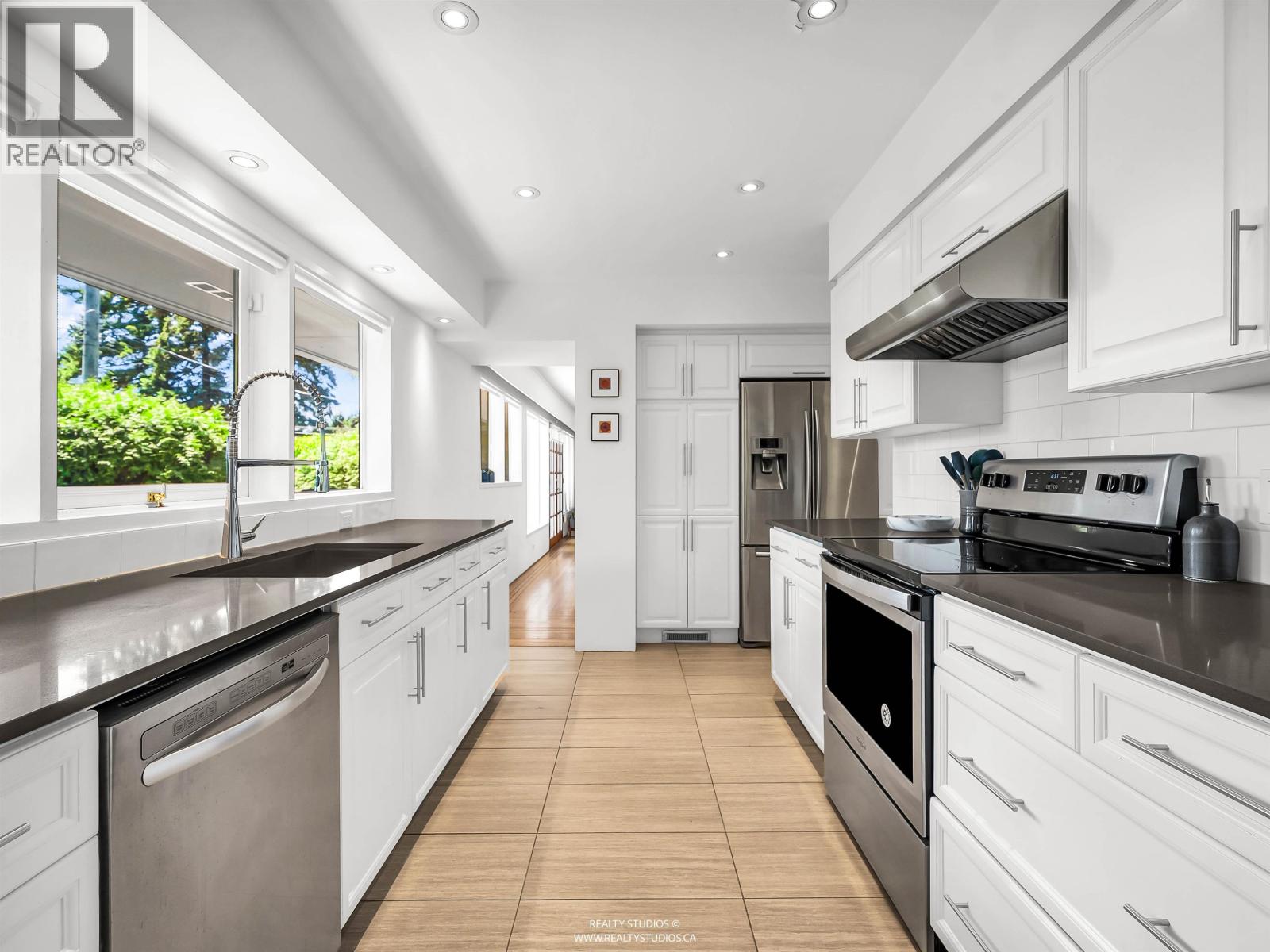 947 EVERGREEN PLACE, North Vancouver