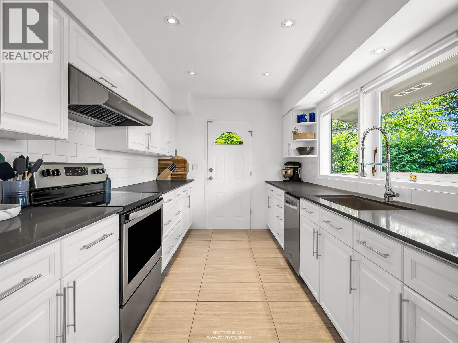 947 EVERGREEN PLACE, North Vancouver