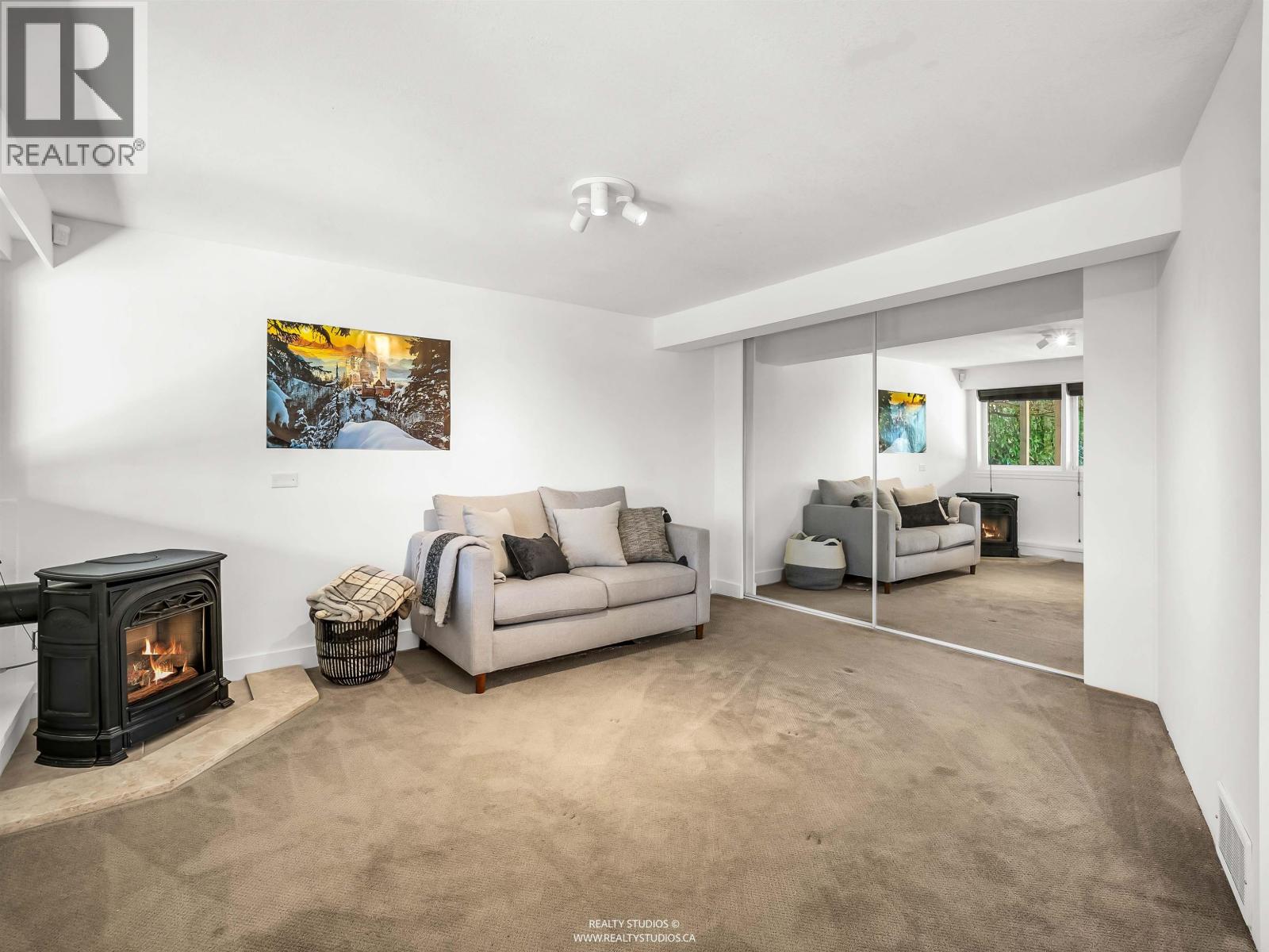 947 EVERGREEN PLACE, North Vancouver