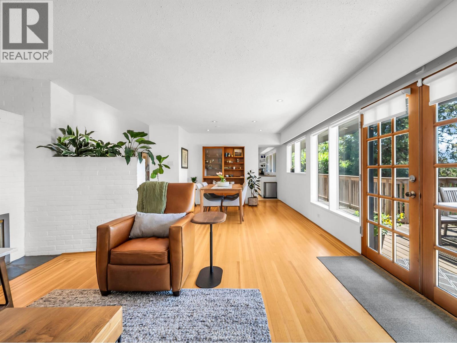 947 EVERGREEN PLACE — photo 5